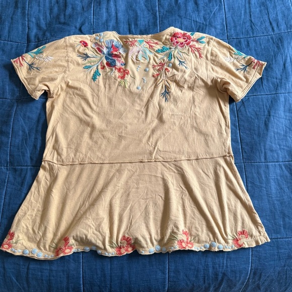 Johnny Was Top Ariel High-Low Embroidered Relaxed Swing Tee Size Small - Picture 4 of 8